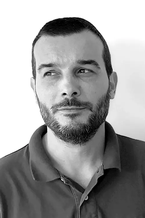 Raúl García. Diseñador gráfico en Yogur de Fresa. Valencia